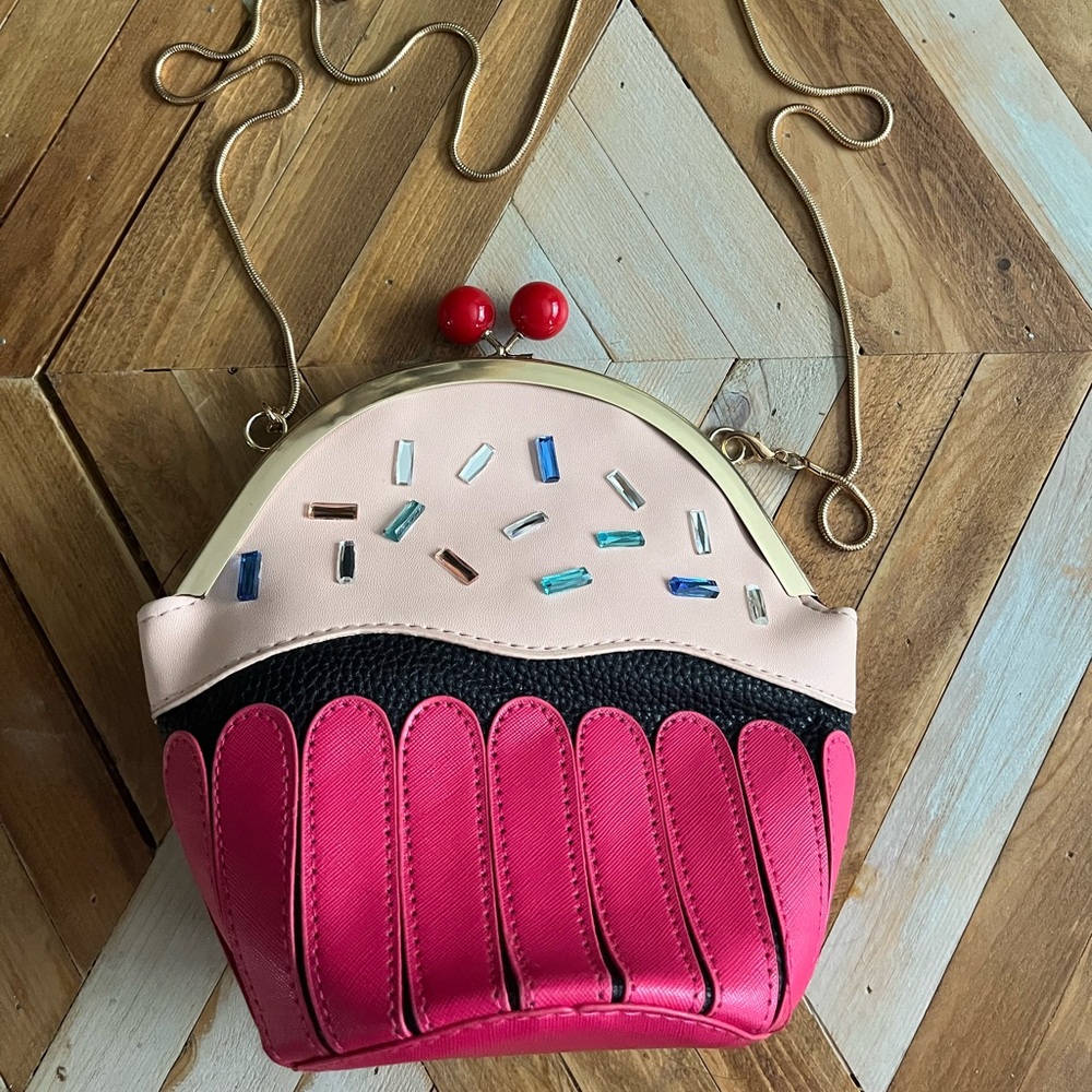 Super cute cupcake purse with gem detailing
